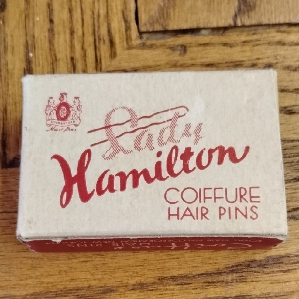 Lady Hamilton Coiffure Hair Pins - Cream Box with Red Logo